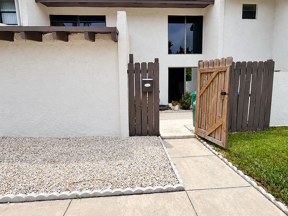 1st image of 7004 SW 114th Ave