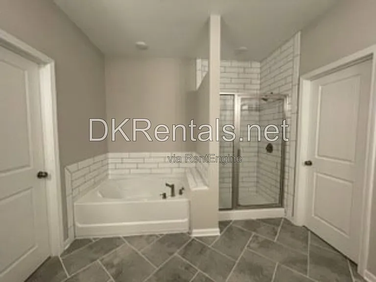 944 Hewitt Dr SE — Photo 17