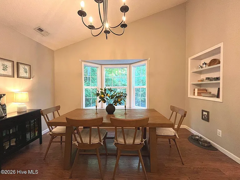 2400 Longleaf Dr W — Photo 9
