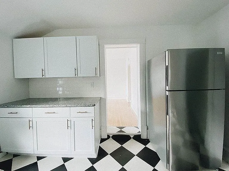 1702 Grand St NE #2 — Photo 5