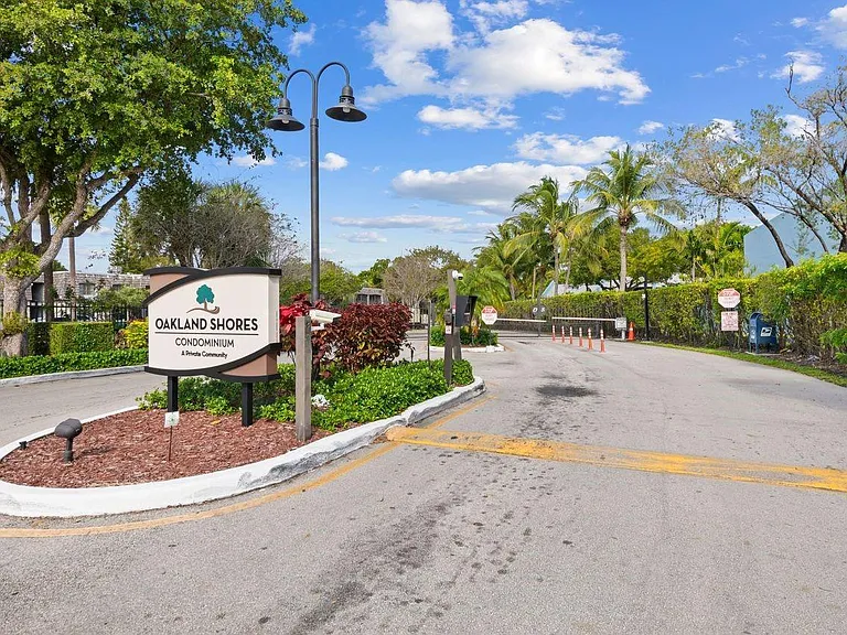 3101 Oakland Shores Dr #H108 — Photo 1