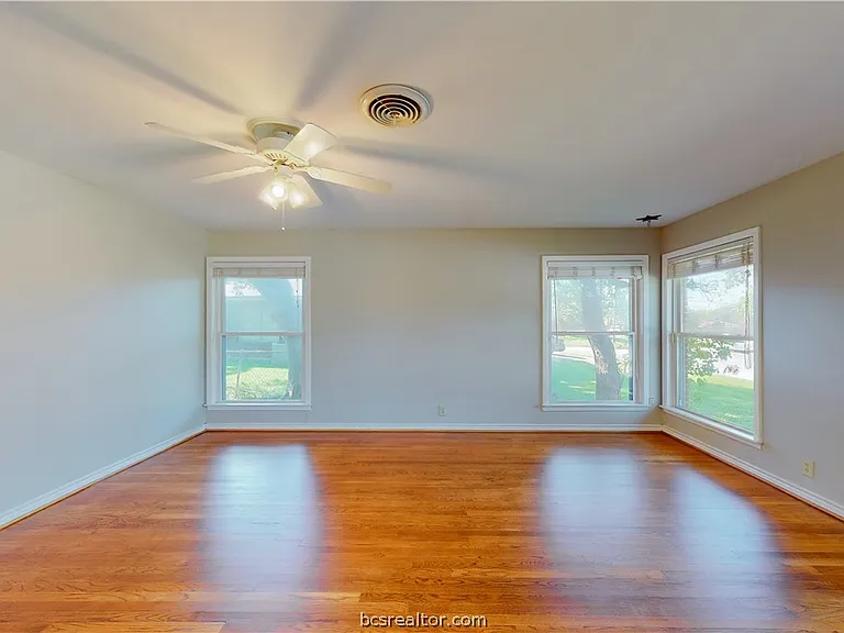 2104 Elmwood Dr — Photo 12