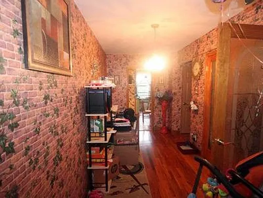 Sold by Superior Realty Service | media 64