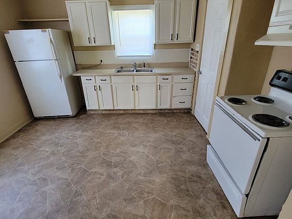 2nd image of 3902 Hoyt Ave
