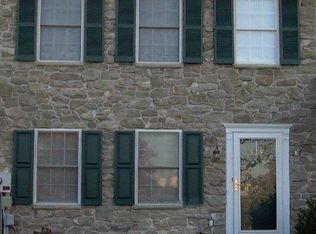 815 Knoll Dr, Mount Joy, PA 17552