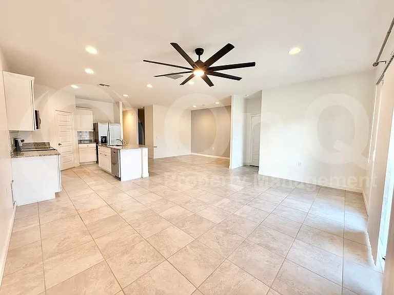 3246 W Sable Ave — Photo 7