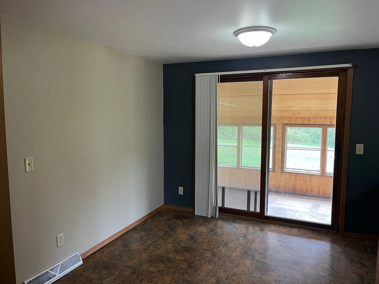 3 Bed 1 Bath Single Family Home in Lily — Photo 3