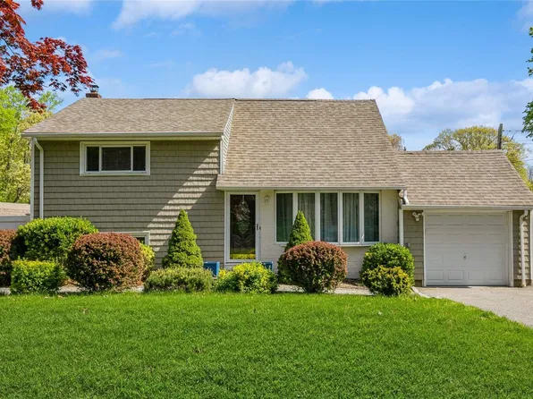 35 Washington Drive, Kings Park, NY 11754