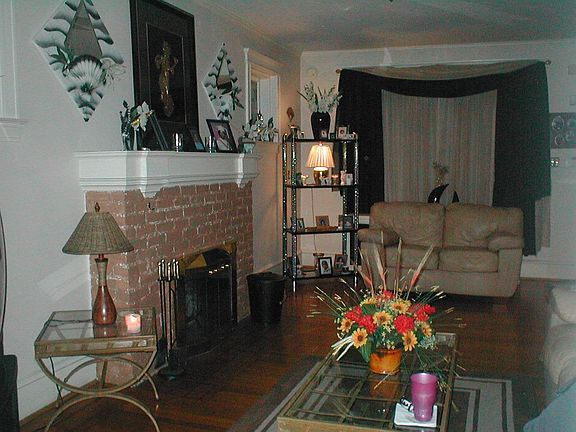 living room w. fireplace