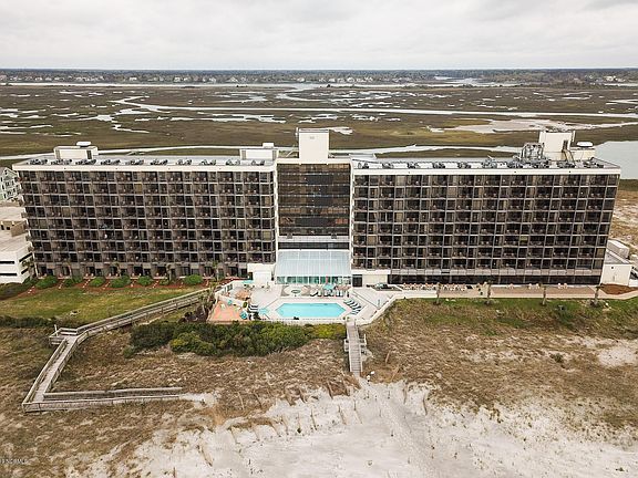 4th image of 2700 N Lumina Avenue #406