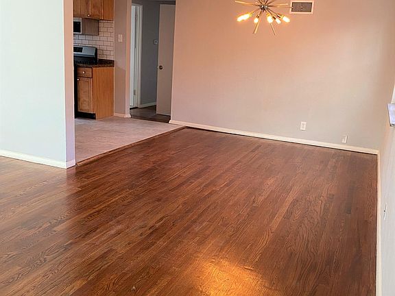 3rd image of 5008 Jamieson Ave Floor 2