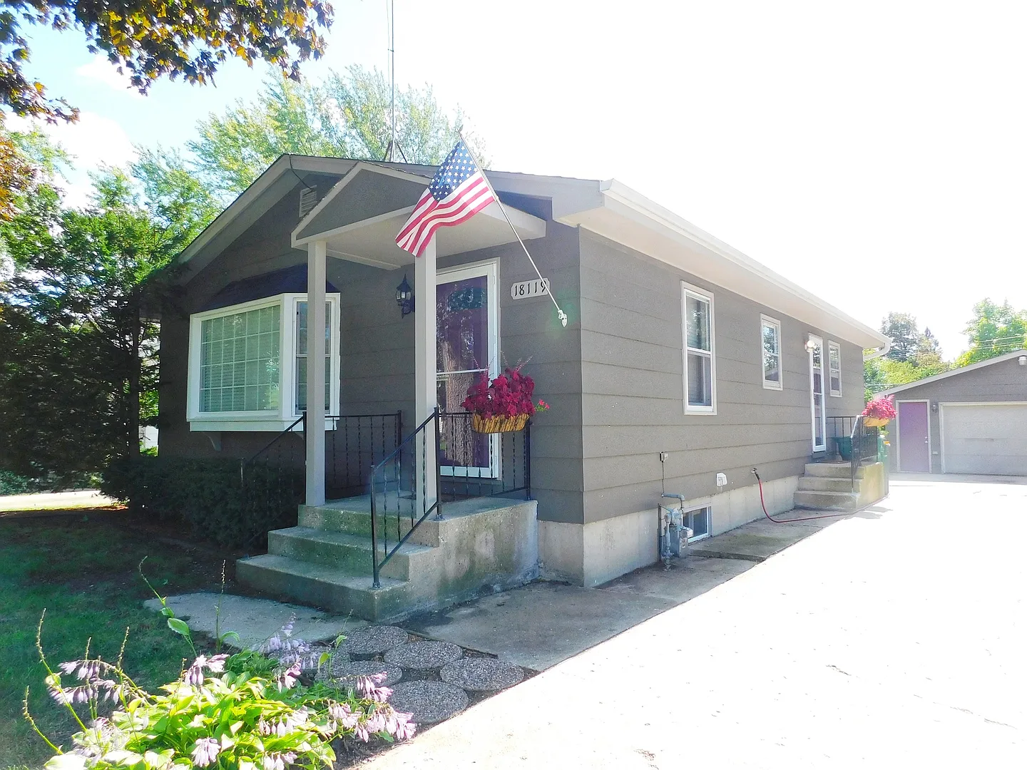 18119 W Big Oaks Rd photo 1