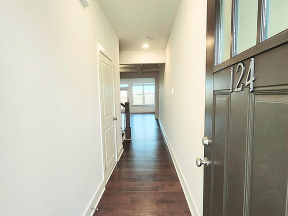 3rd image of 124 Auburn Woods Dr
