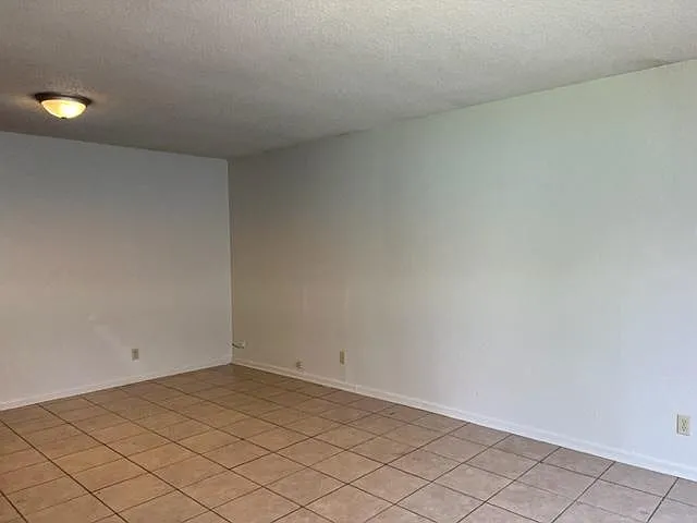 2 bed, 967 sqft, $895 — Photo 3