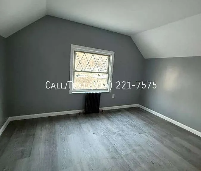 76 Bruce Ave — Photo 2