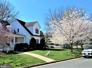 5724 9th St N, Arlington, VA 22205