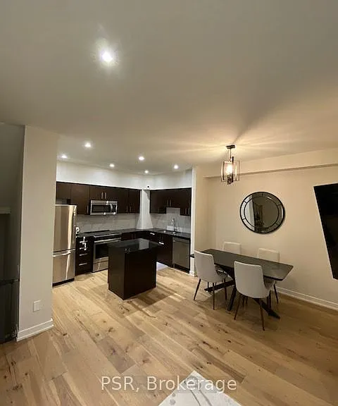 19 Anndale Dr #Townhouse 6 — Photo 3