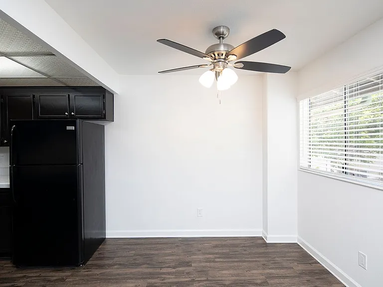 Bonita Heights Apartments — Photo 10