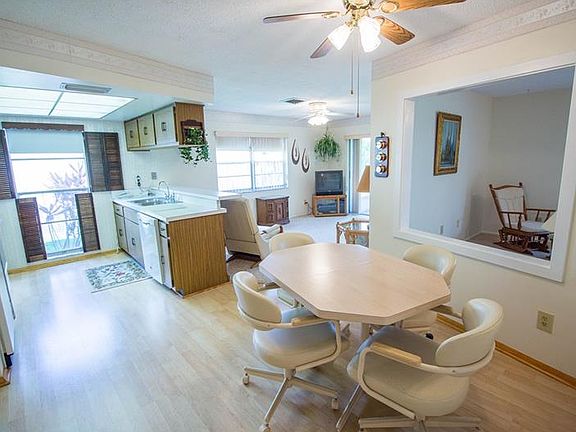 5th image of 2371 Warwick Dr