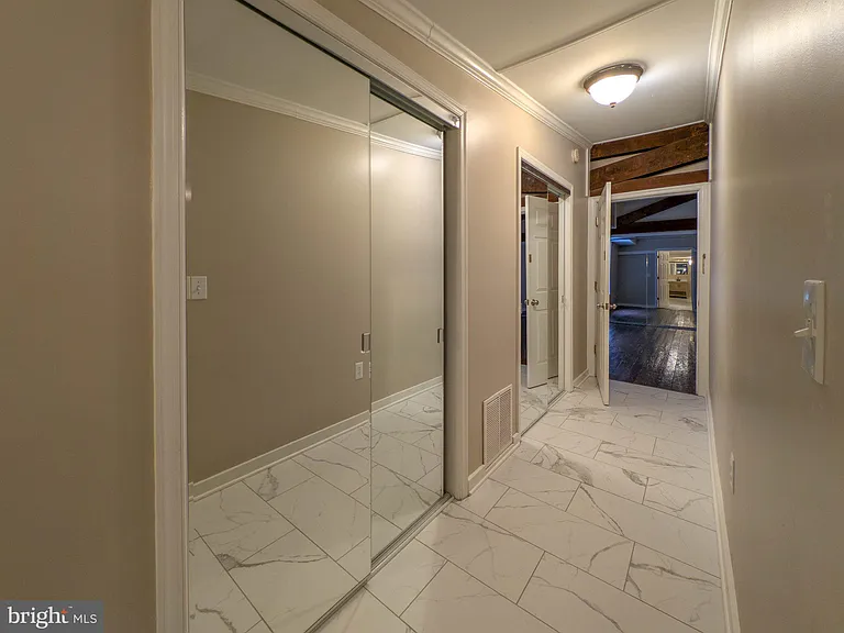 112 E Cameron St — Photo 10