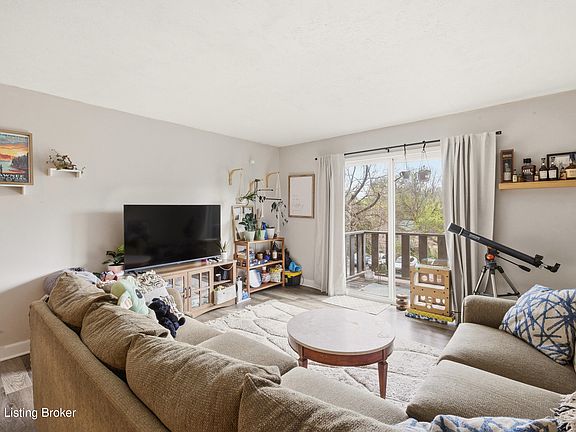5th image of 3506 Lodge Ln APT 326