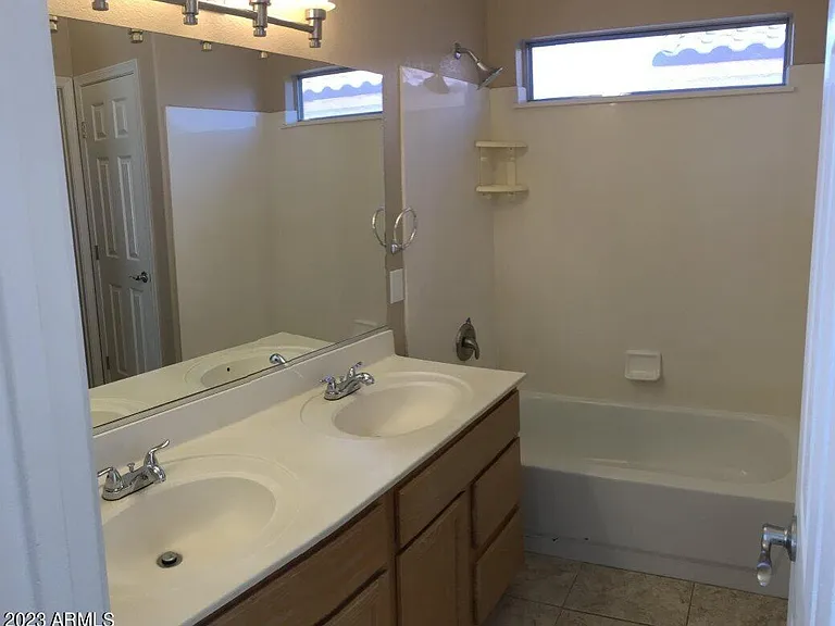 623 W Greentree Dr — Photo 9