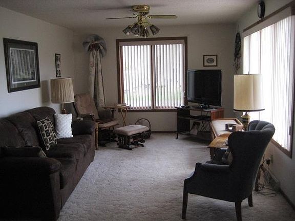 5th image of 302 Voorhies St