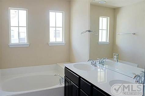 5th image of 1826 Villa Dr