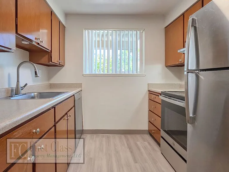 9555 SW Hall Blvd #7 — Photo 5