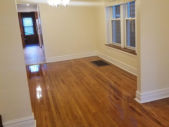 4th image of 1828 W Farragut Ave #1