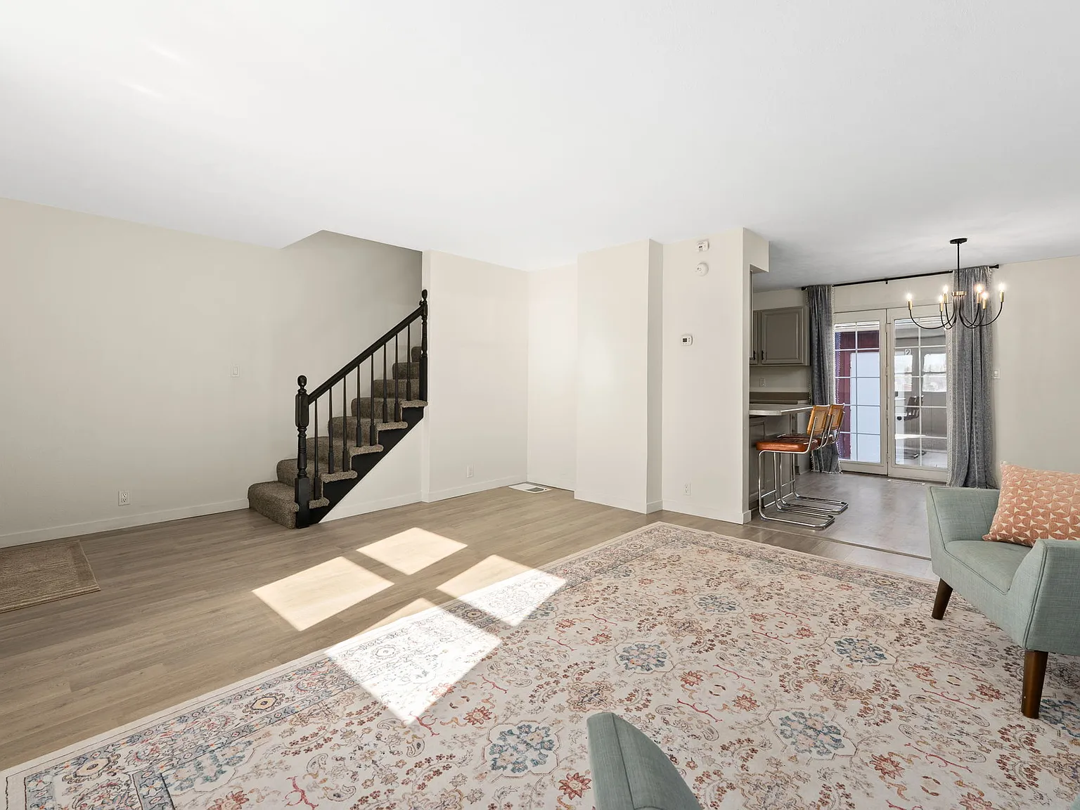 2 bed, 1.5 bath, 1390 sqft, $1,100 — Photo 3