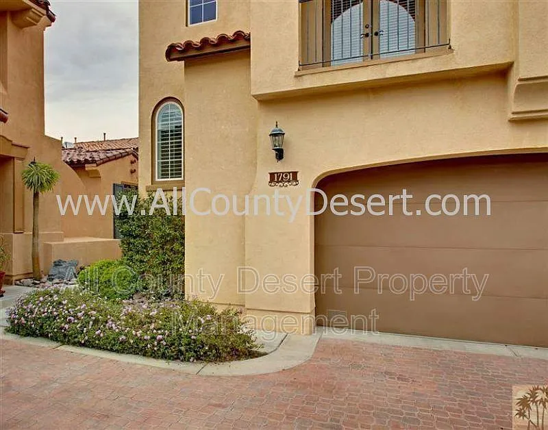 3 bed, 2.0 bath, 1622 sqft, $2,695 — Photo 2