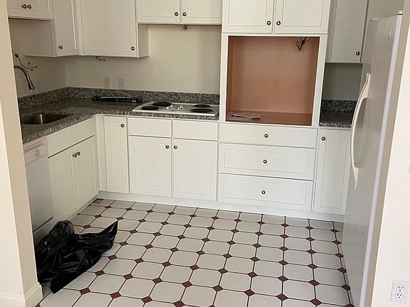 *Stainless steel appliances being installed week of 5/18