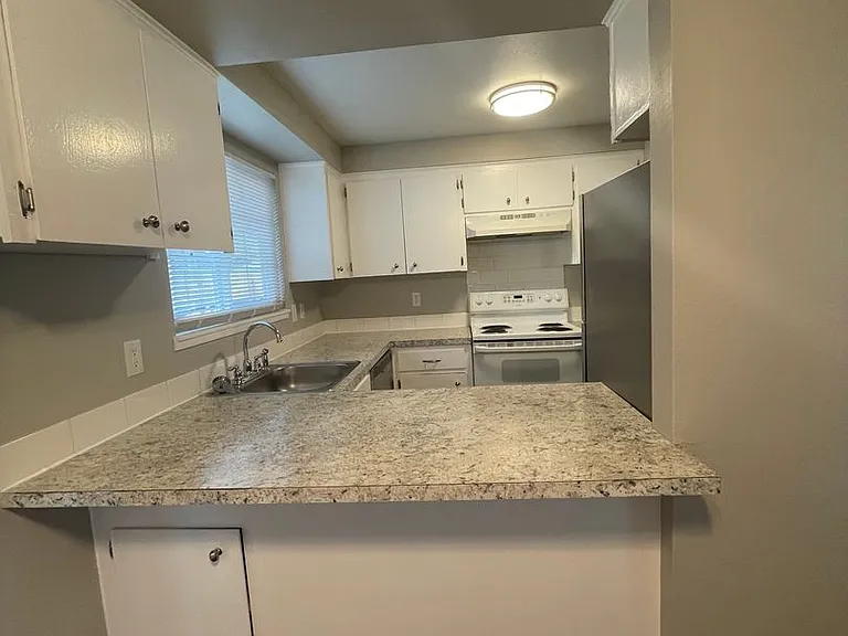 Albany Meadows Apartments — Photo 44