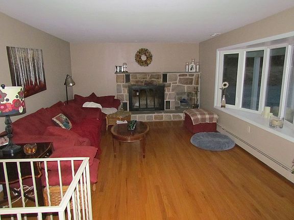 Fam Rm w/ Large Bay Window