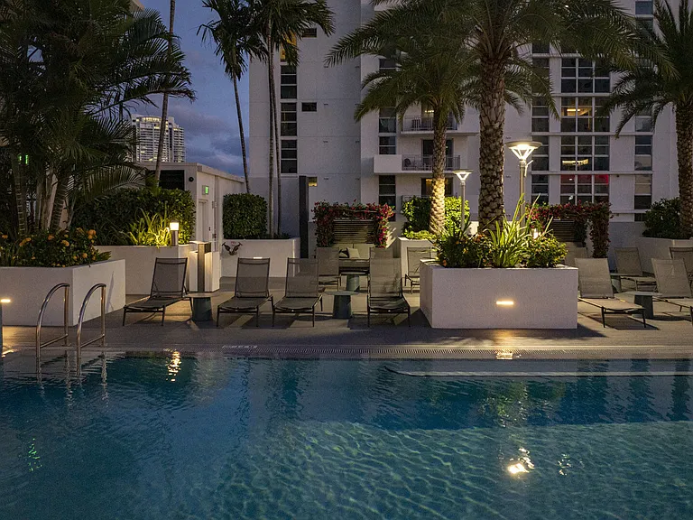 Maizon Brickell — Photo 49