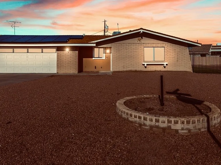 1785 Beavertail Dr — Photo 1