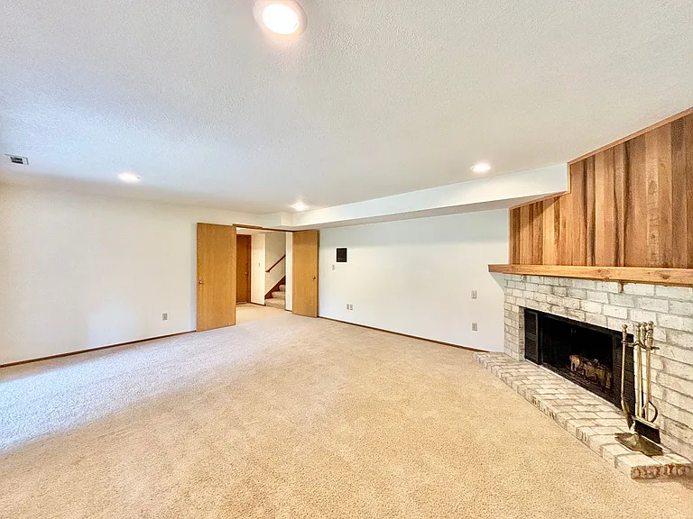 24119 SE 18th Pl — Photo 17