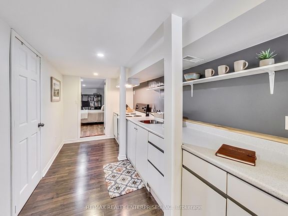4th image of 39 Pendrith St
