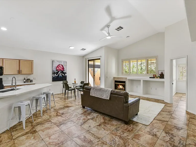 3247 E Maldonado Dr — Photo 5