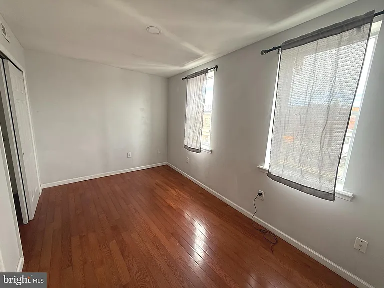 826 Washington Ave — Photo 5