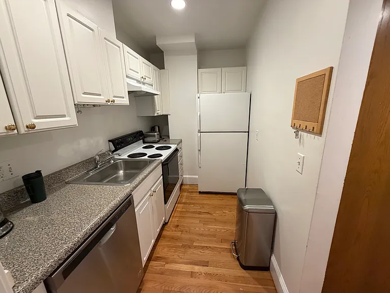 12 Derne St #4 — Photo 3