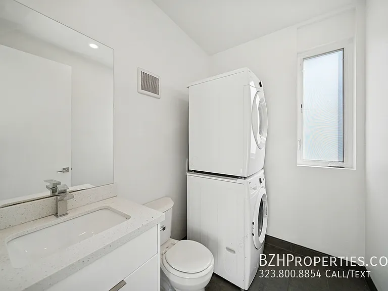 4523 1/2 Saint Elmo Dr — Photo 7