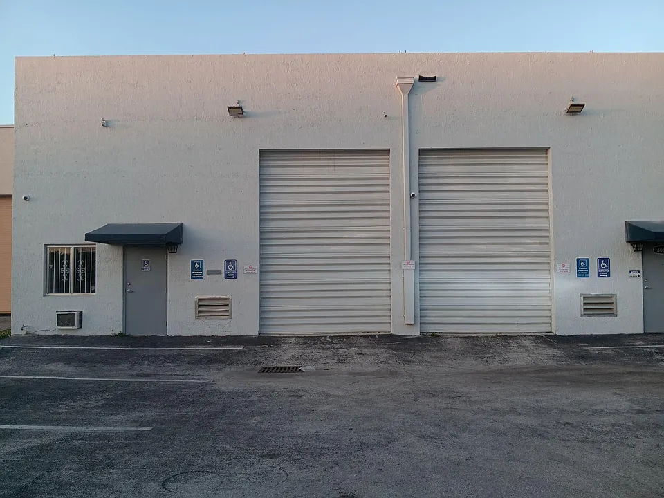 Building Photo 3