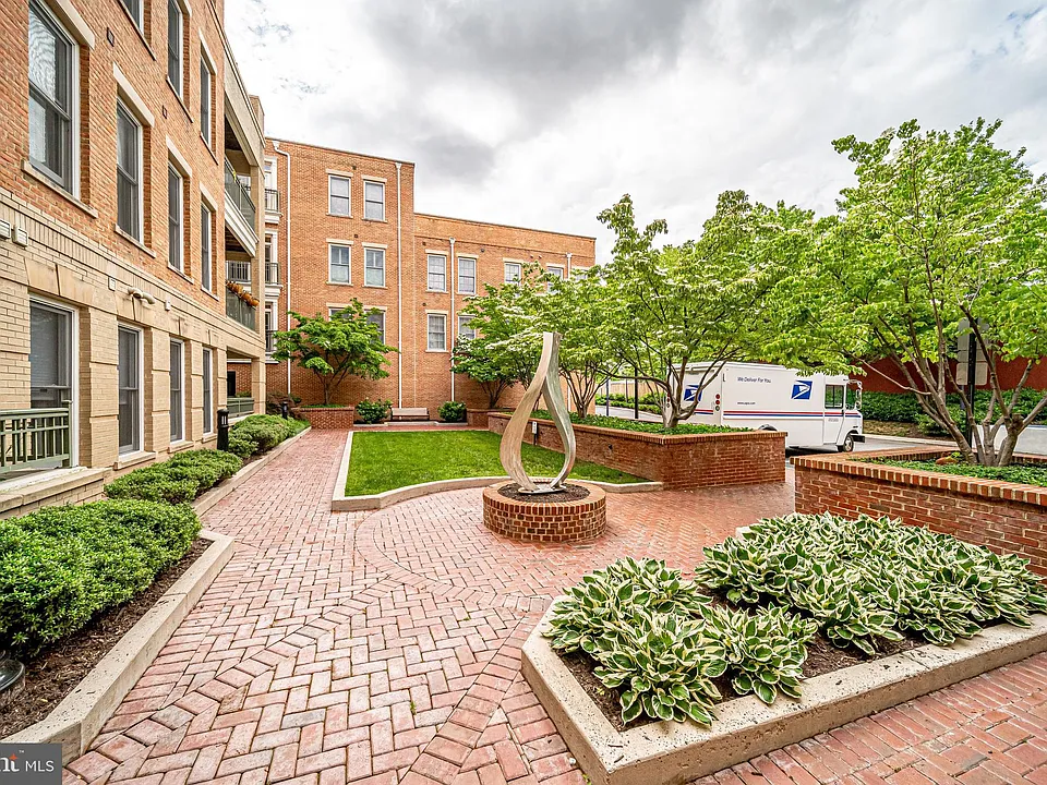 1115 Cameron St #208