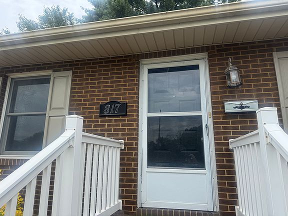 2nd image of 817 Roanoke Blvd #817