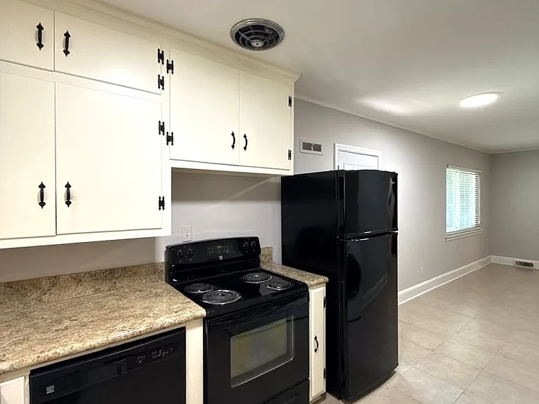 932 Hickory Nut St — Photo 8