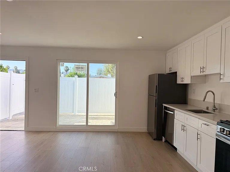 22917 Sherman Way — Photo 6
