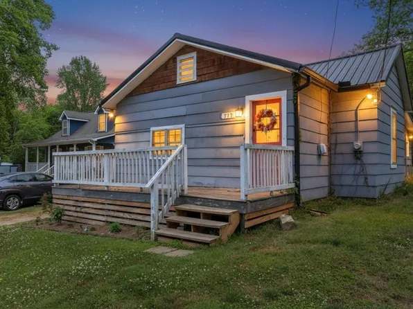 717 W 12th St, Chickamauga, GA 30707