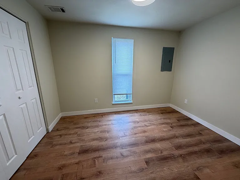 205 N West Blvd — Photo 9
